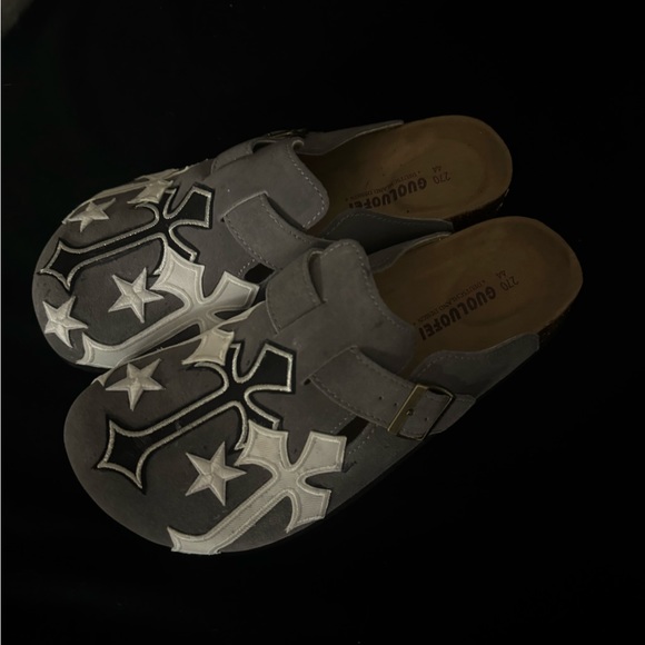 Brand new never worn. just want to get rid of these.Trynna save up for collage. - Picture 2 of 5